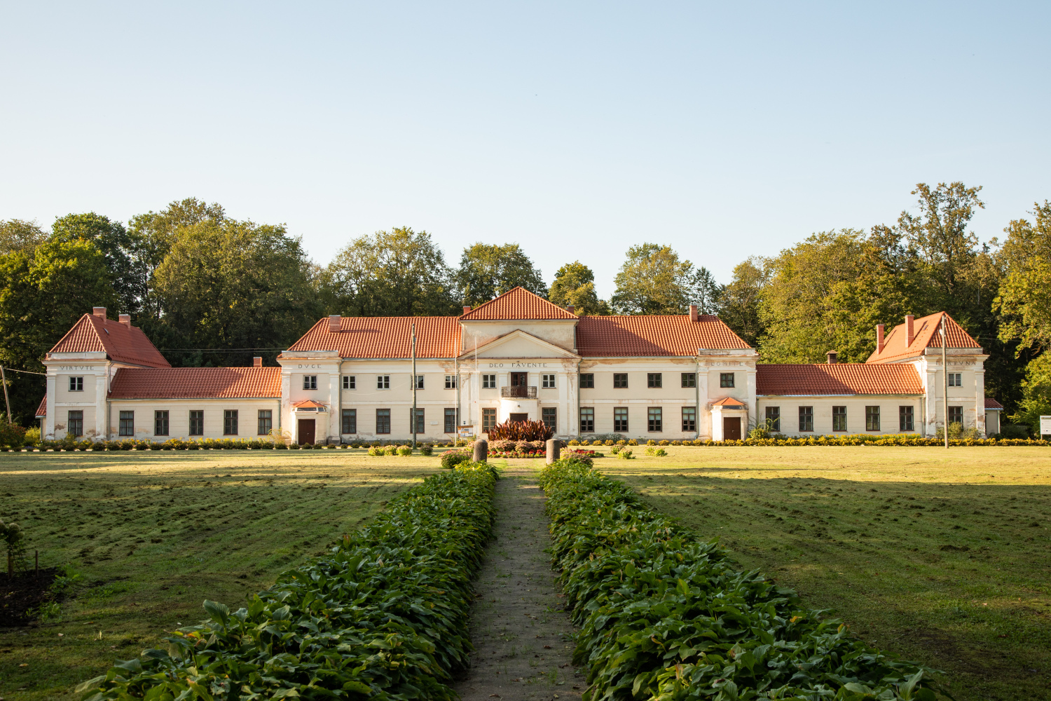 Varakļāni Palace exterior view 1