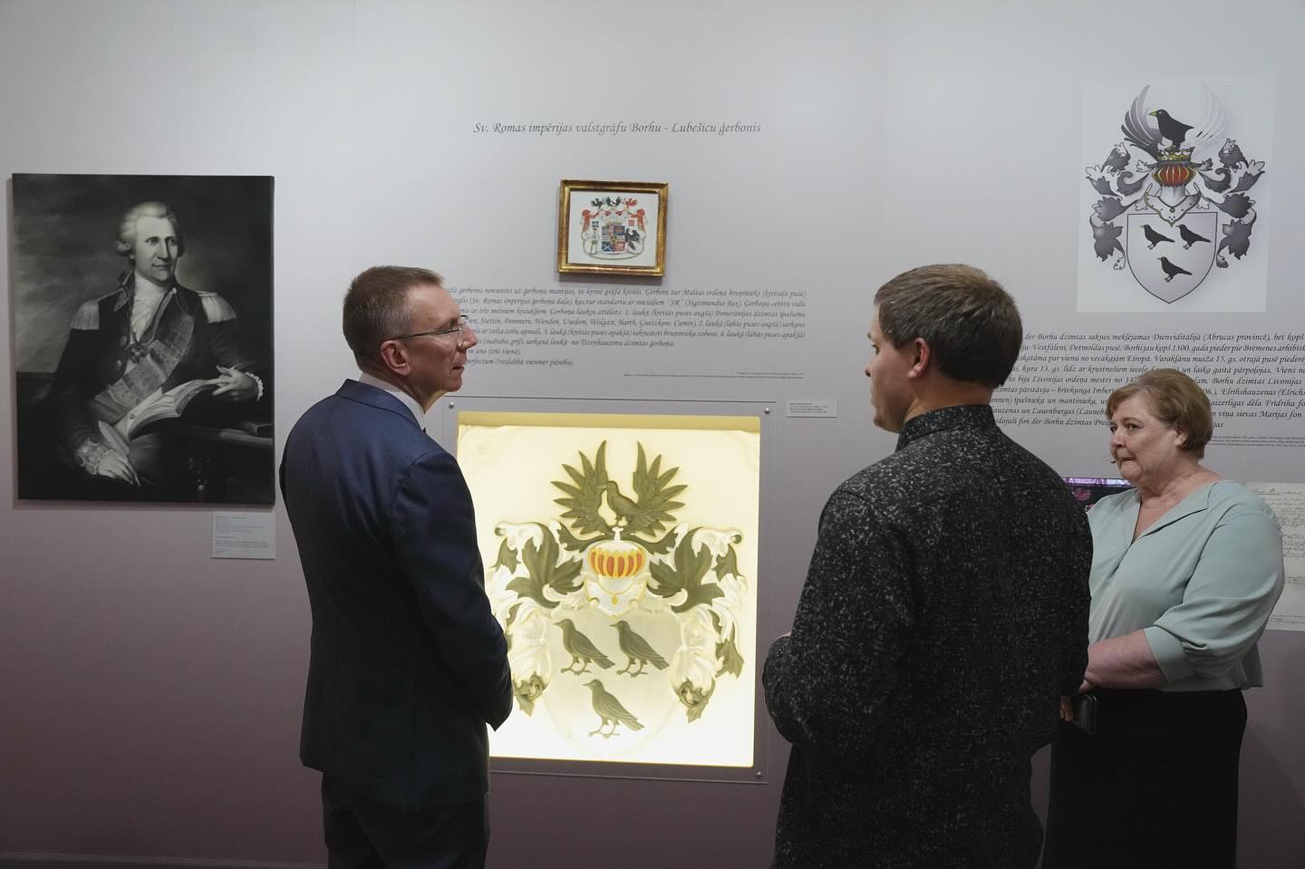 President viewing Varakļānu exhibits